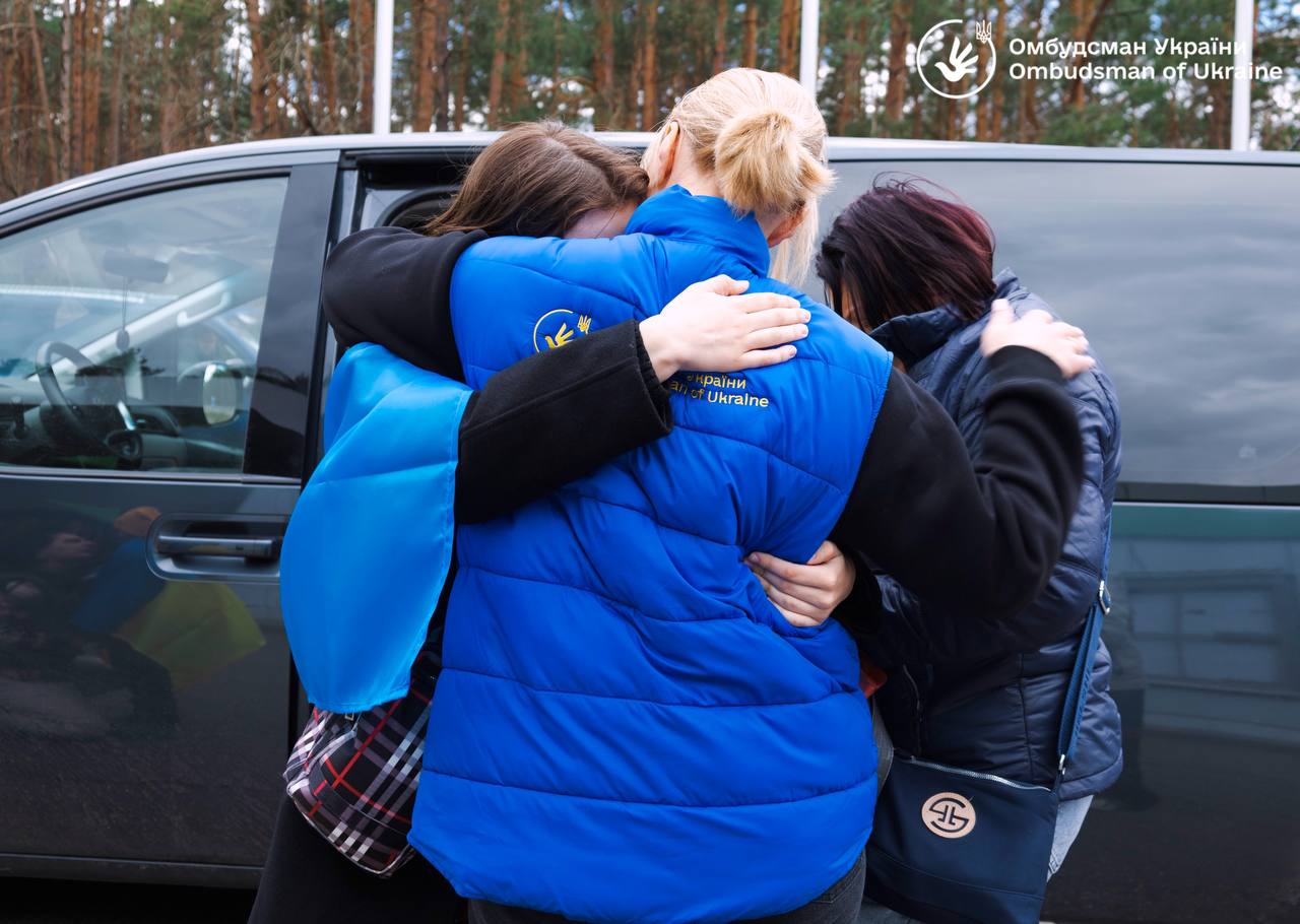 Нарешті вдома: з тимчасово окупованих територій повернули 5 українських дітей