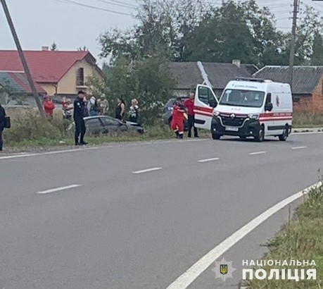 На Львівщині 25-річний водій легковика в'їхав у бетонний міст