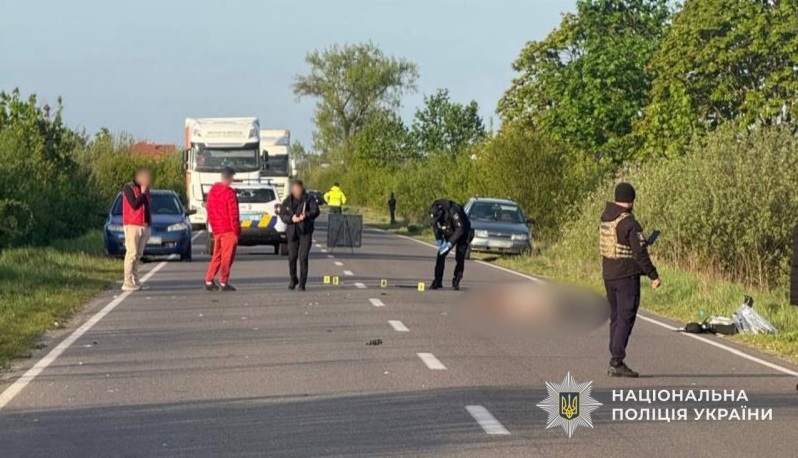 Смертельна ДТП біля Ужгорода: водій "Kia" наїхав на пішохода, який йшов по дорозі (фото)