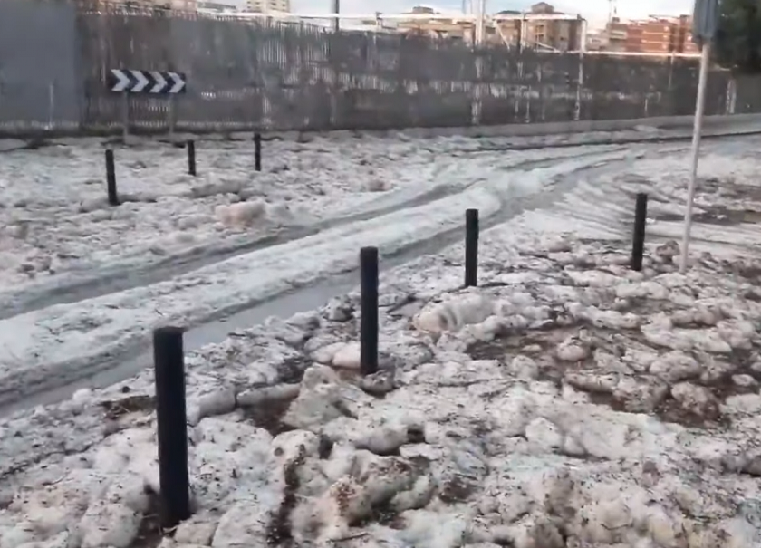 В Іспанії випала півметрова товща граду