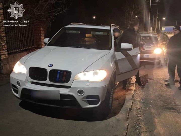 На Закарпатті у п’яного ухилянта конфіскували BMW X5