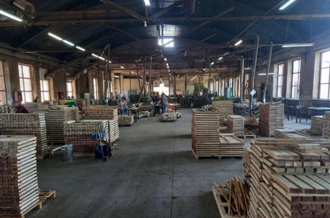 На Рівненщині прес смертельно затиснув молодого працівника підприємства