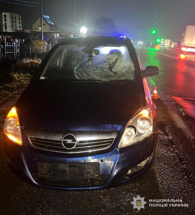 На Львівщині на жінку наїхали кілька автомобілів: особу загиблої встановлюють