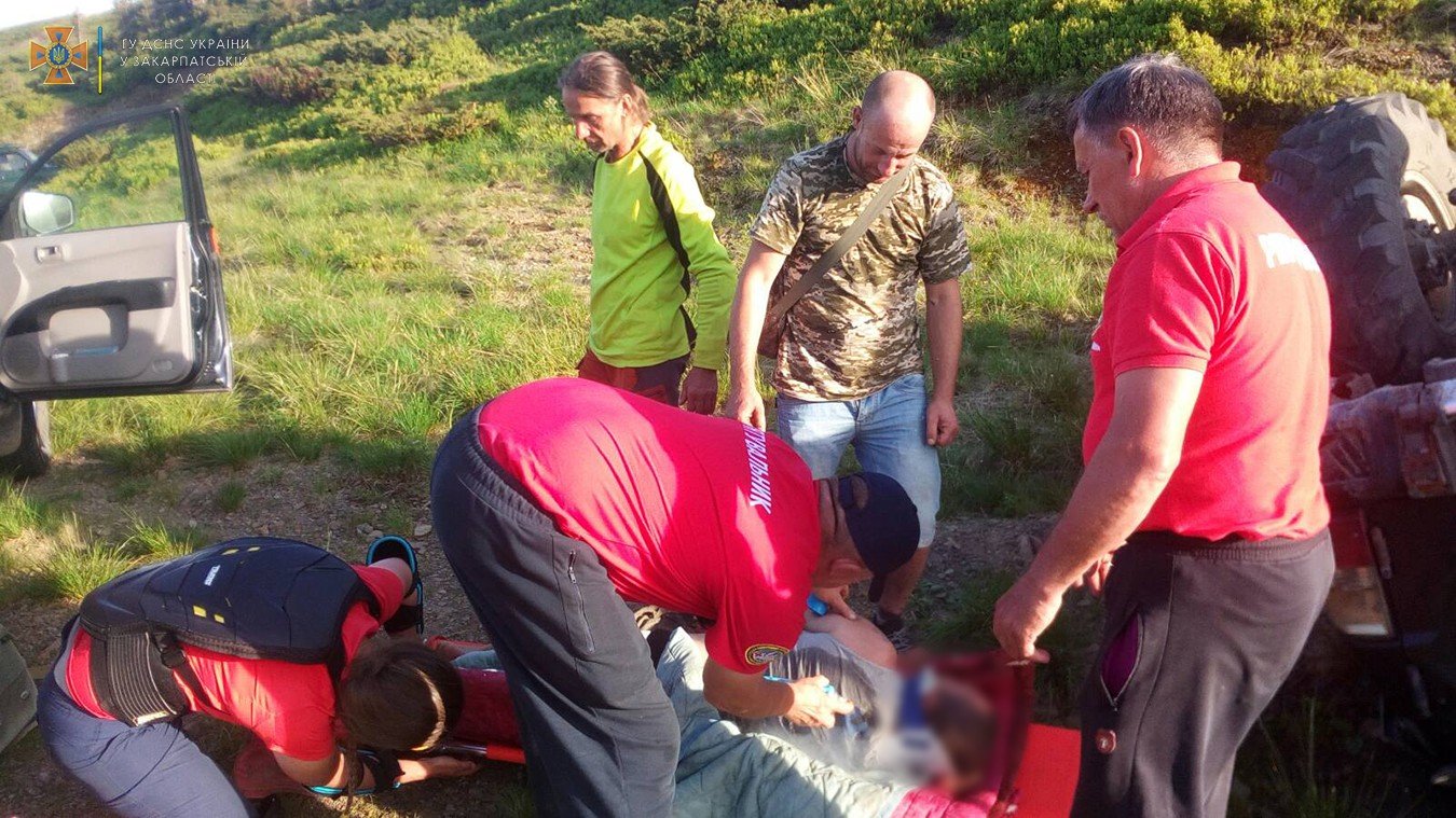 На горі Драгобрат під час катання джип зірвався зі схилу