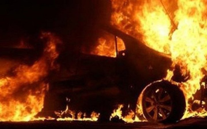 На Дніпропетровщині військовому спалили авто: влада оголосила "полювання" на злочинця