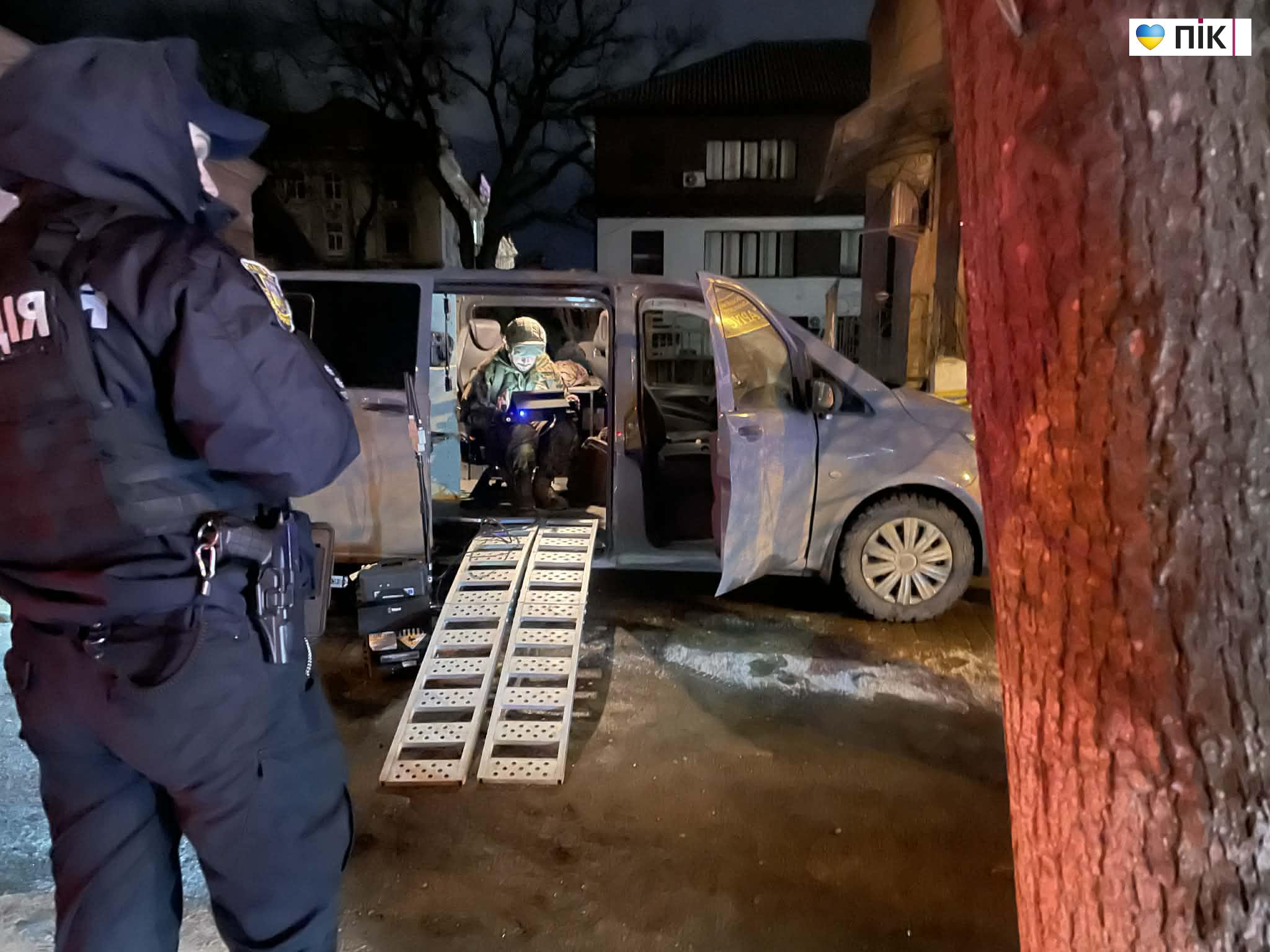 В Івано-Франківську виявили підозрілу сумку: на місці працює поліція