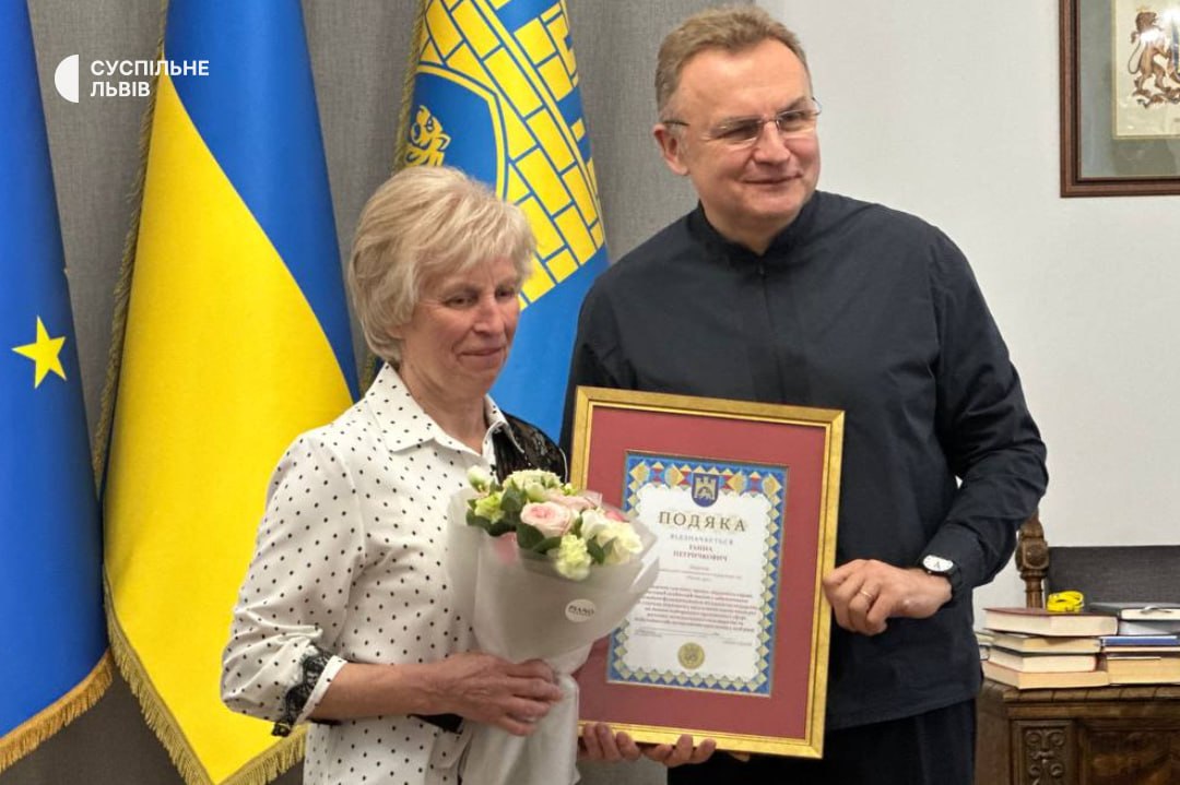 Премію спрямувала на фронт: з'явилось фото найкращої двірнички Львова (відео)