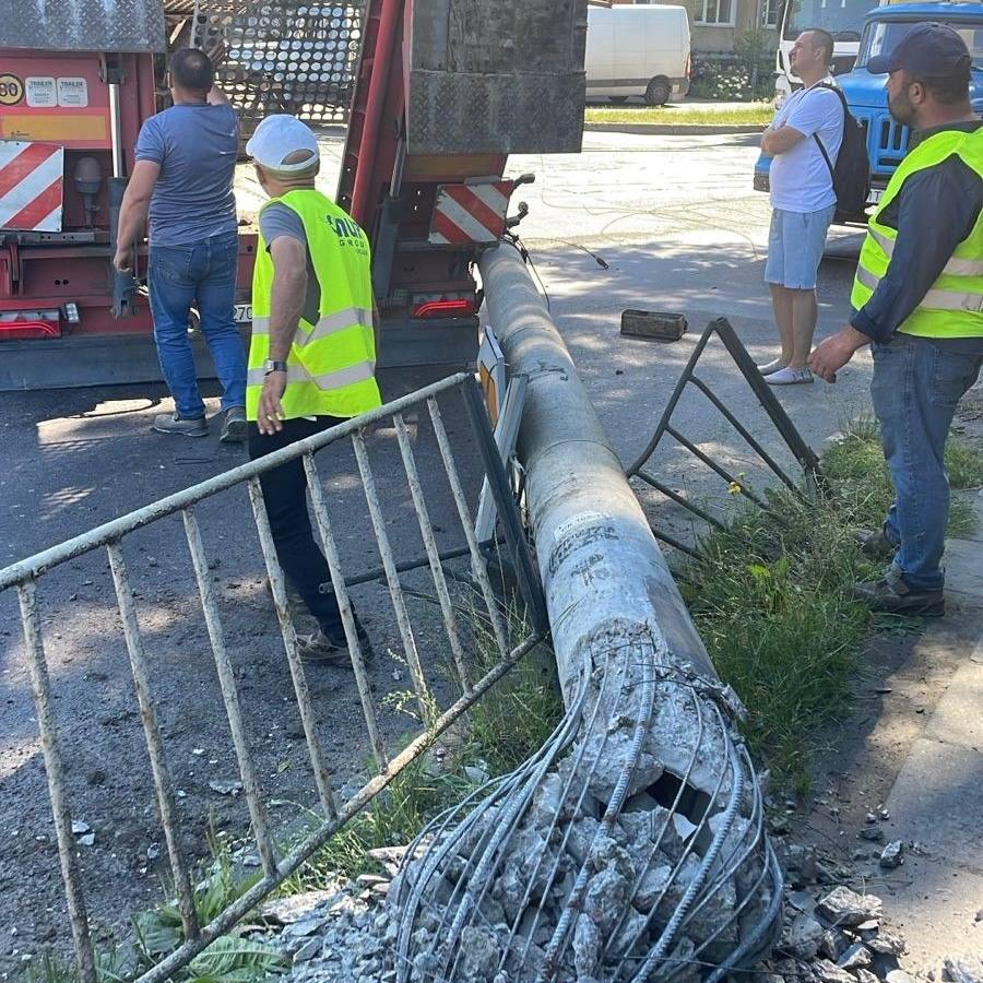 У Львові вантажівка обірвала елетричні дроти на вулиці Шевченка: нові деталі