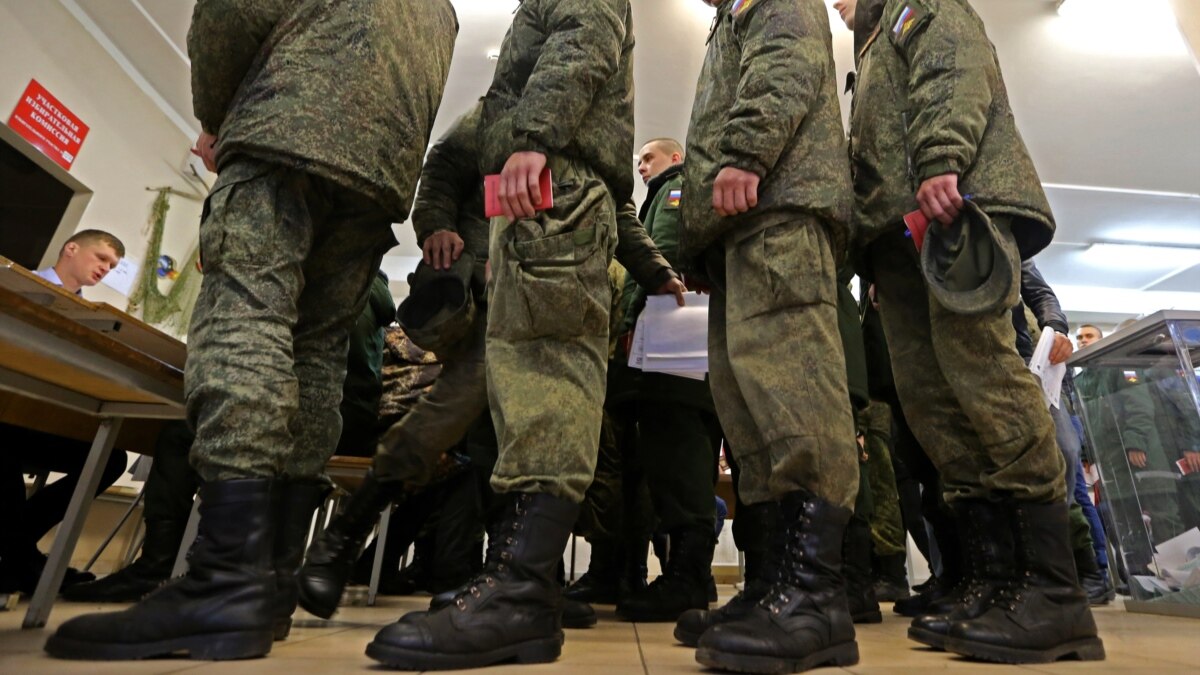 Росія перекинула 200 курсантів "обороняти" західний кордон