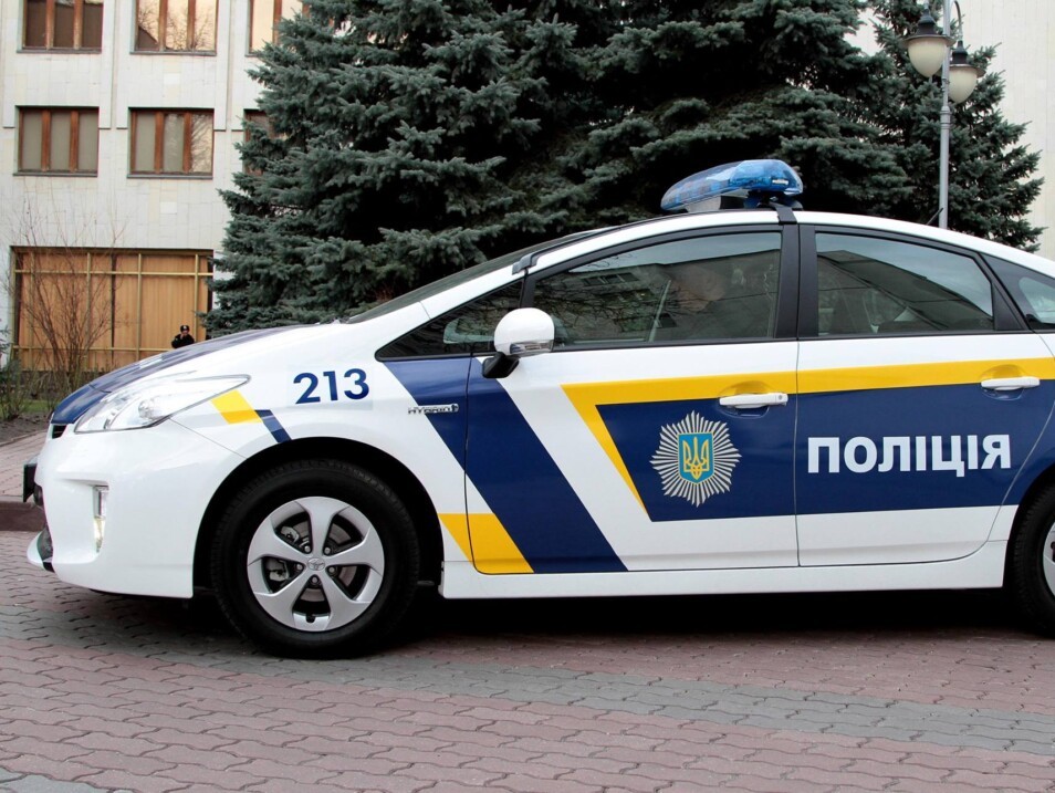 На Сумщині на міні підірвався поліцейський автомобіль: є загиблий, п'ятеро травмованих