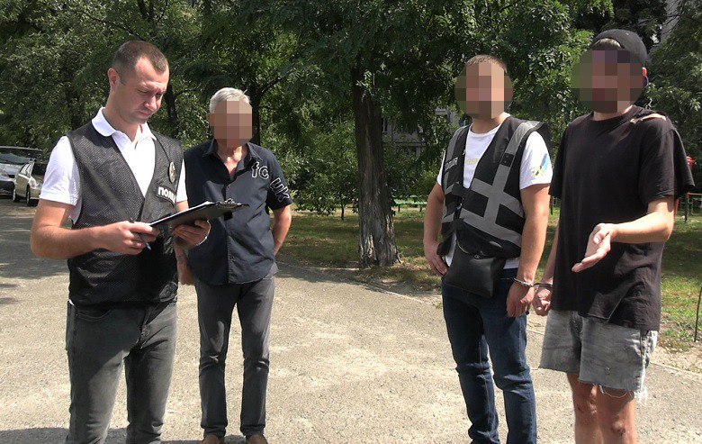 У Києві схопили чоловіка, який підпалив 12 автівок військовослужбовців