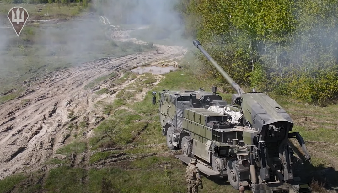 Десантники показали, як палять ворога із САУ "Цезар". Відео