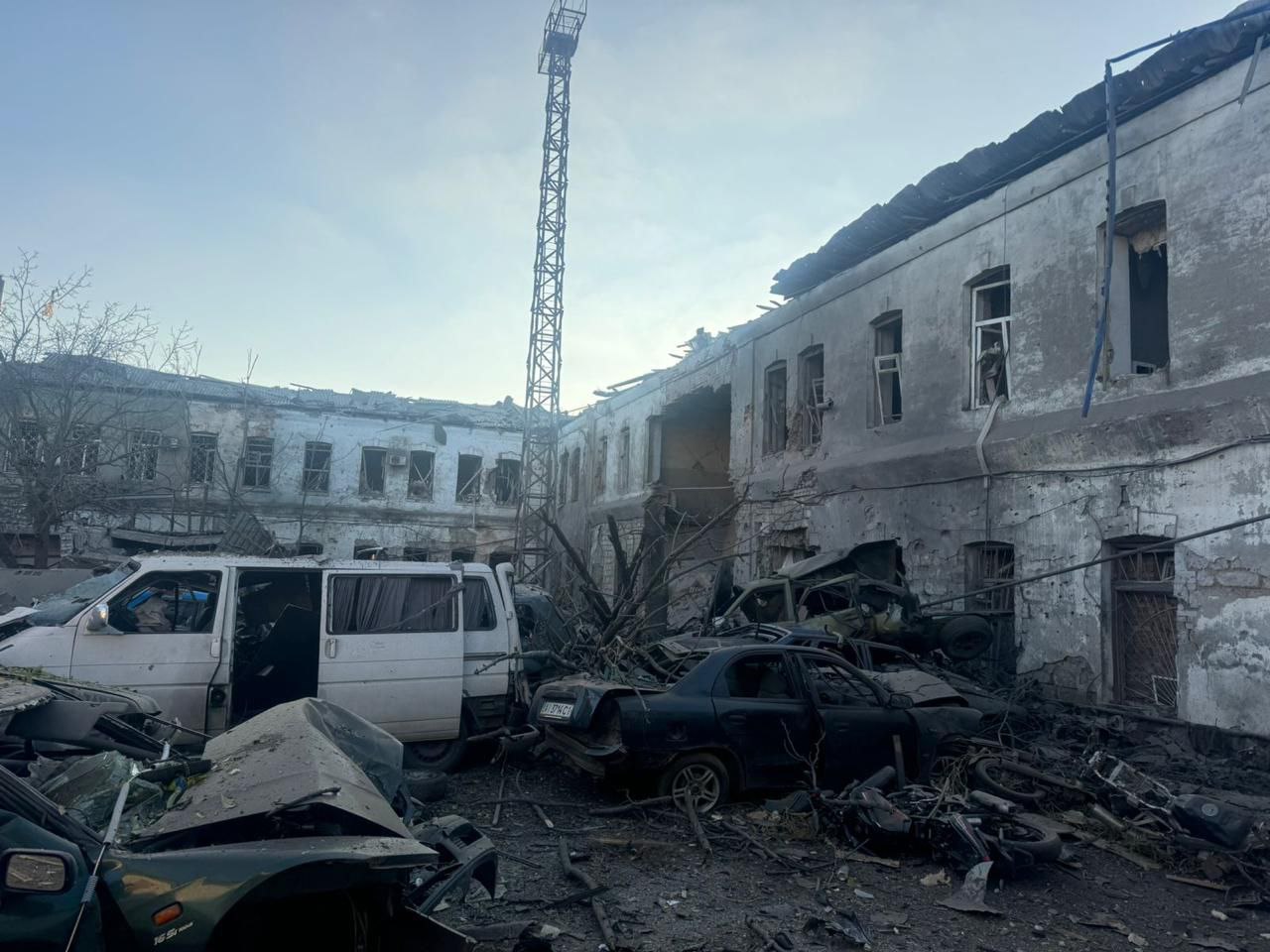 Росіяни вдарили по Костянтинівці на Донеччині: є загиблий, поранено поліцейських