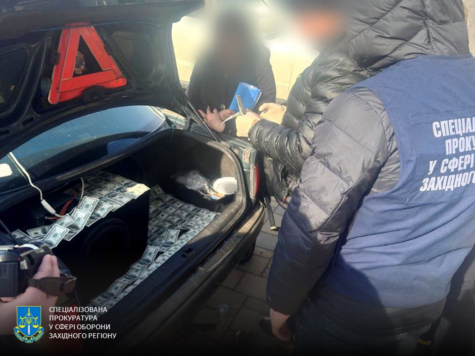 На Волині затримали чоловіка, який за 8 тисяч доларів «вирішував питання» щодо непридатності до служби