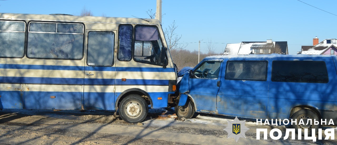 На Львівщині "маршрутка" в'їхала у мікроавтобус