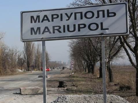 У Маріуполі мобілізують чоловіків під виглядом «трудового резерву на розбір завалів»