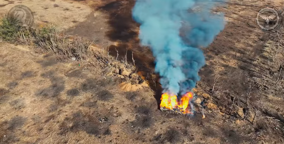 Під Авдіївкою горить-палає ворожа техніка. Знищено установку розмінування «Метеорит»