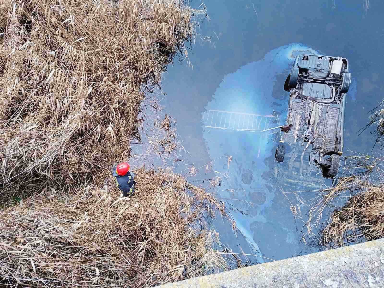 На Миколаївщині авто впало з мосту в річку. Загинули 5 людей, серед яких діти