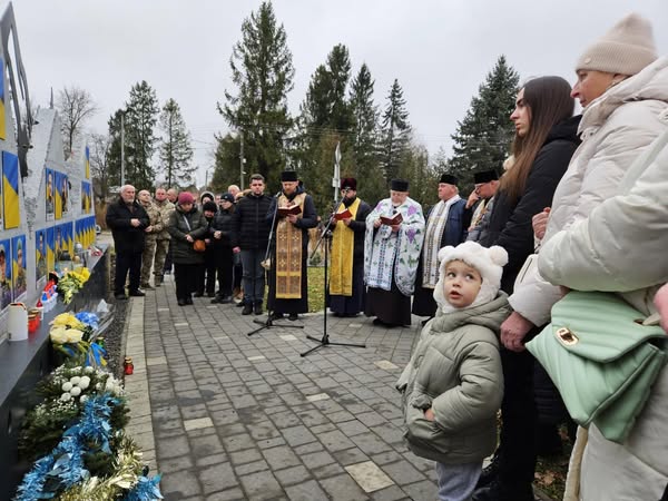 У Стебнику відкрили Меморіал захисникам України