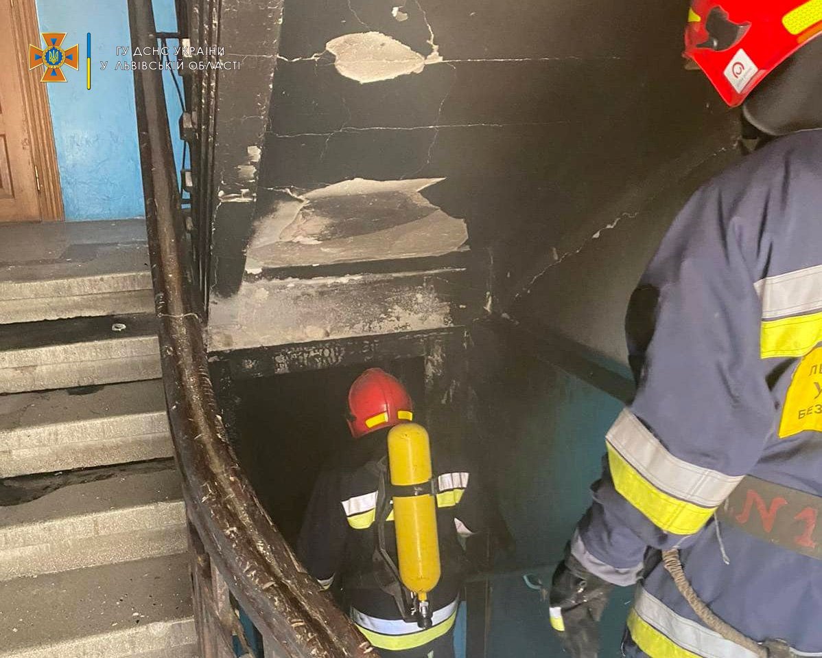 У Львові під час пожежі врятували чотирьох дітей