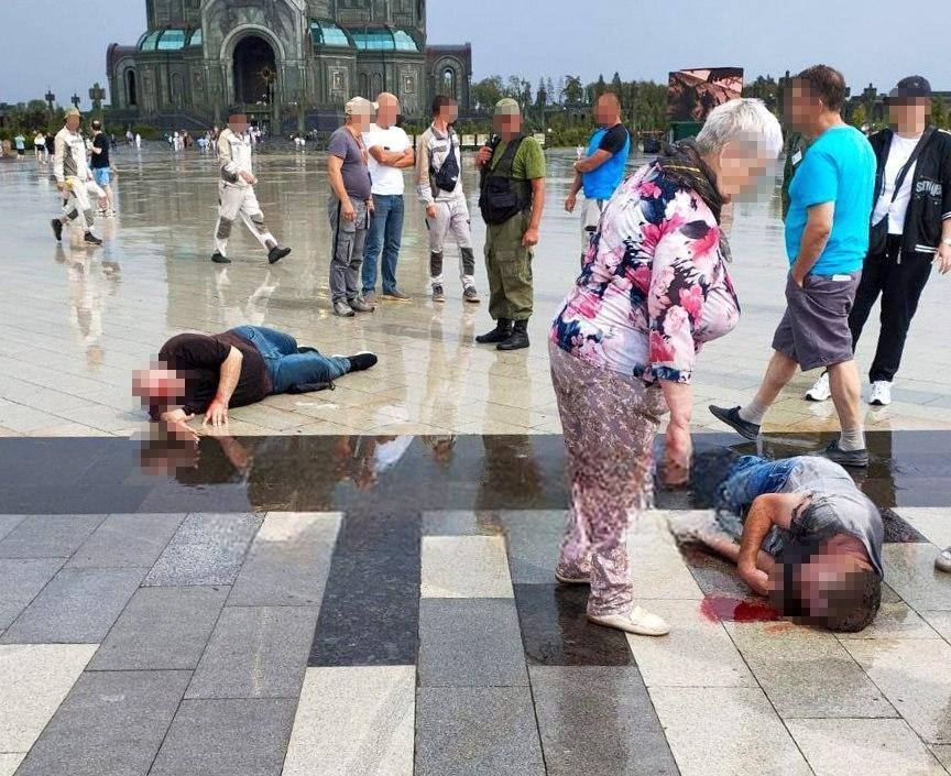 Блискавка влучила у росіян на площі перед храмом збройних сил РФ (відео)