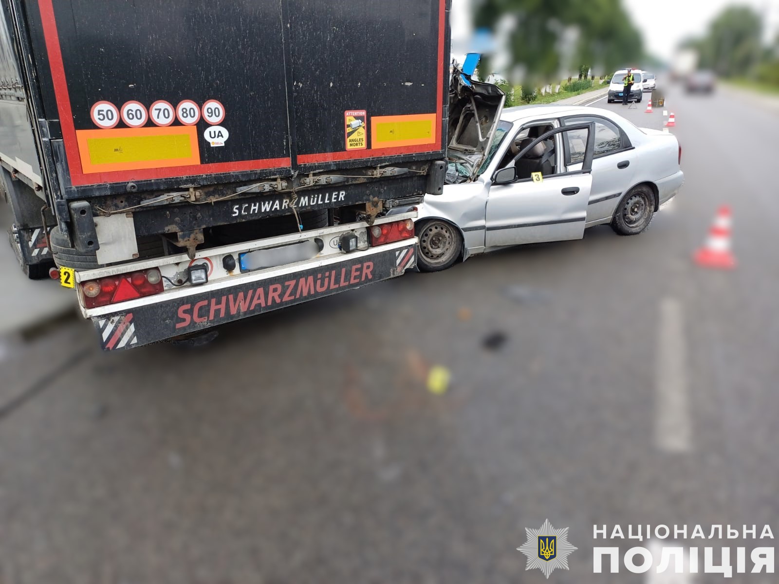 На Львівщині 20-річний водій ЗАЗ Lanos потрапив у лікарню після зіткнення з вантажівкою
