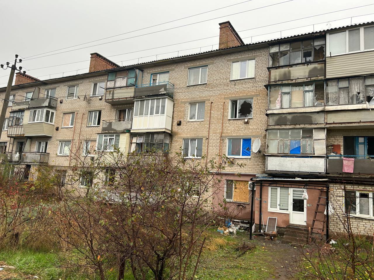 Окупанти вдарили ракетою по селу на Запоріжжі. Зруйновані будинки, є постраждалі