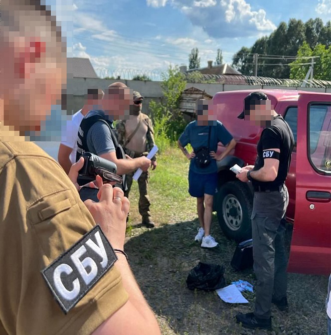 СБУ викрила схему махінацій із автівками з гуманітарної допомоги