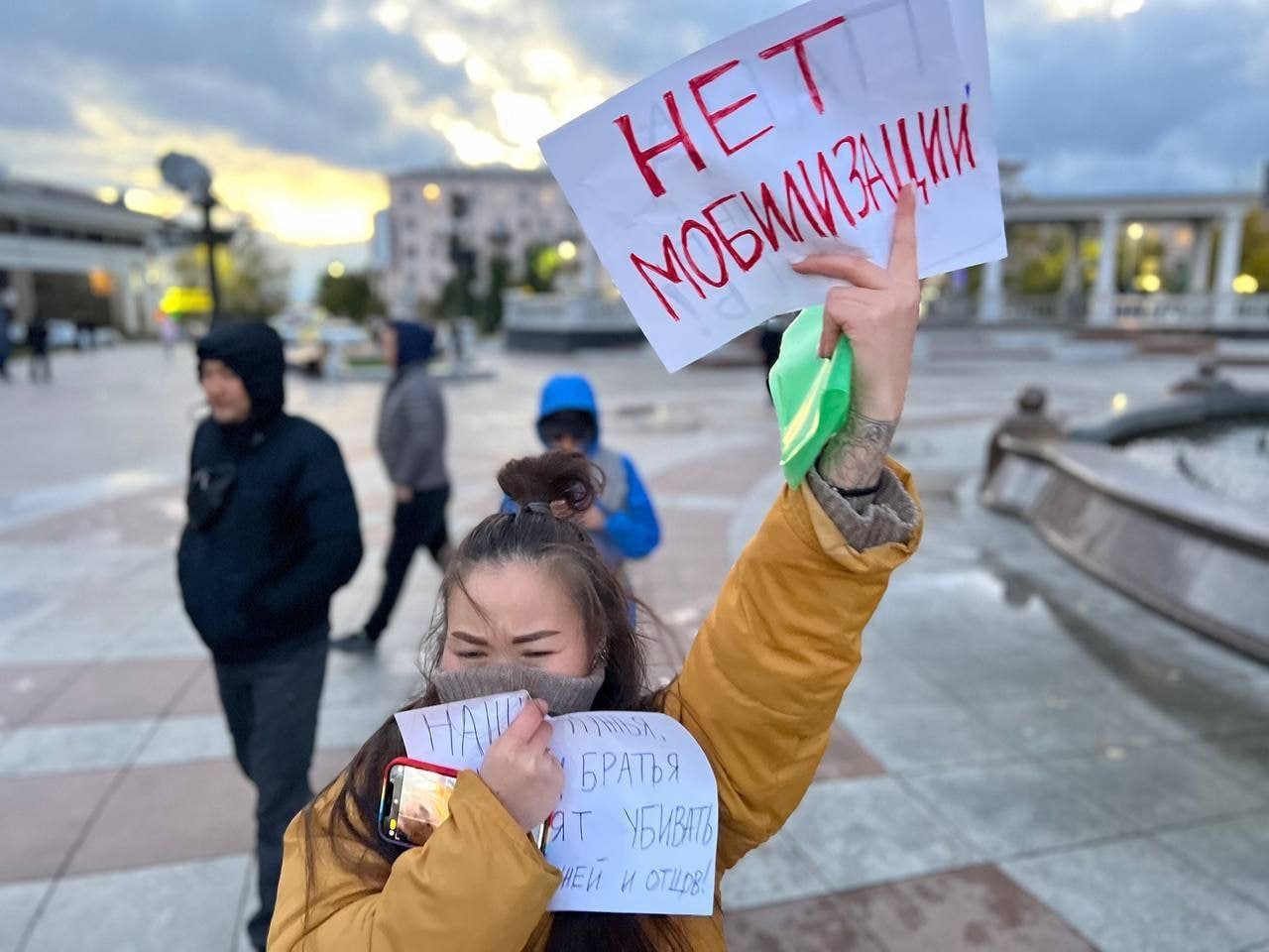 «Путіна в окопи». Як відбувалися кволі протести проти мобілізації в Росії