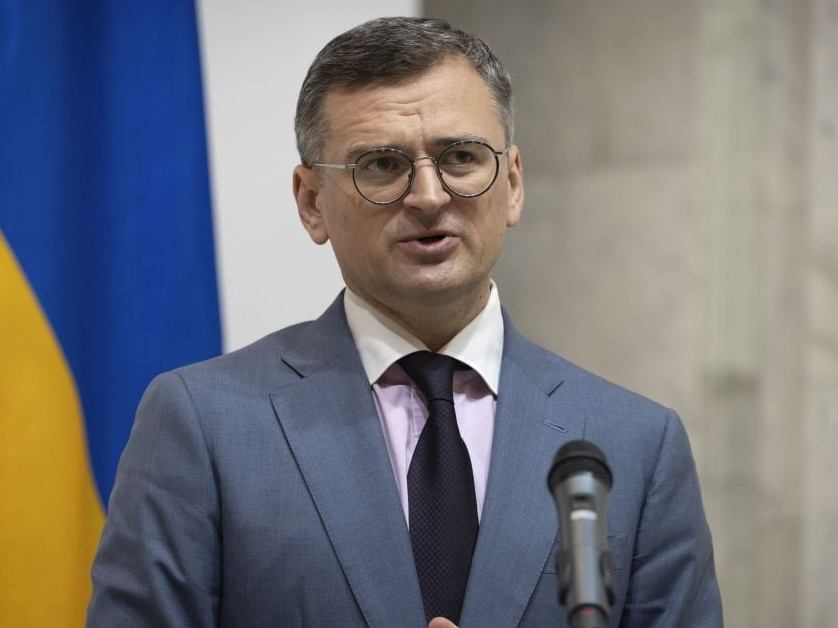 Україна у Вашингтоні прагне отримати дозвіл бити зброєю США по аеродромах РФ, – Кулеба