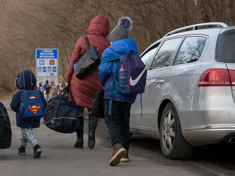 Чи можуть діти виїхати за кордон із свідоцтвом про народження. У Держприкордонслужбі дали відповідь
