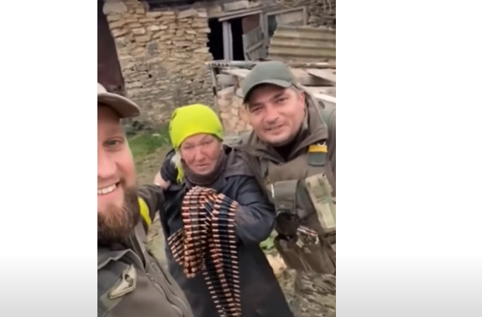 Херсонська бабуся приготувала для українських захисників незвичний подарунок