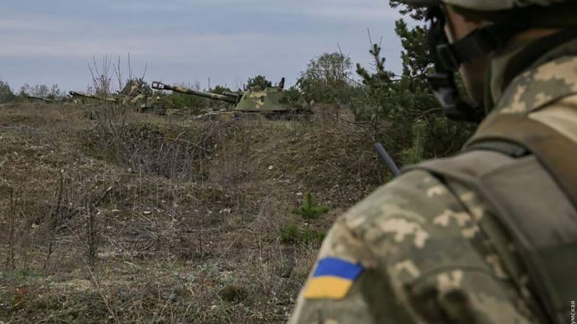 На Донбасі поранили українського бійця