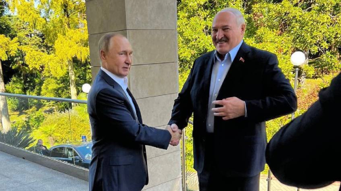 Що їм ще треба: Лукашенко полетів до Путіна поговорити про непросте життя та образи Європи