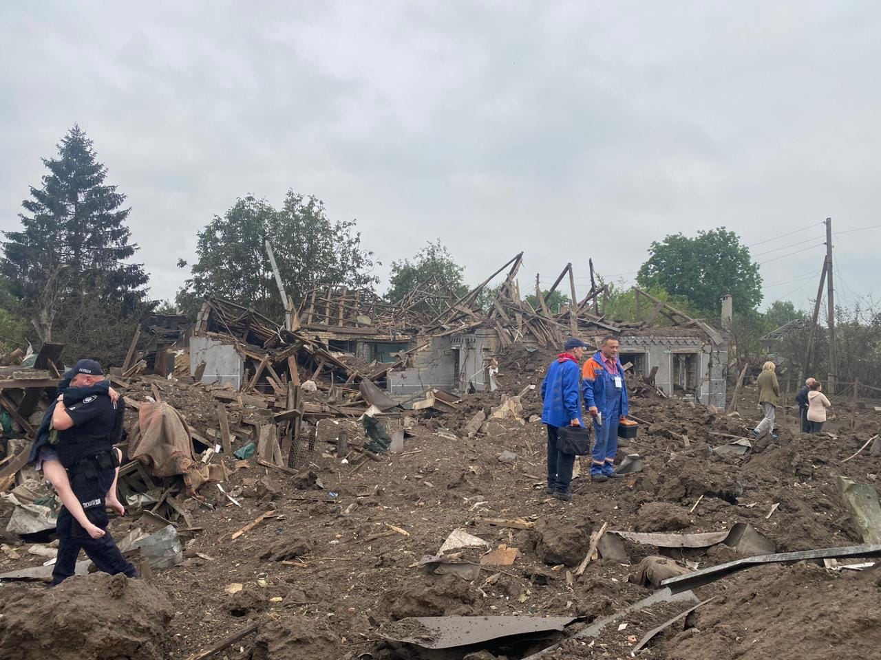 Троє загиблих, троє поранених. Загарбники обстріляли Донеччину
