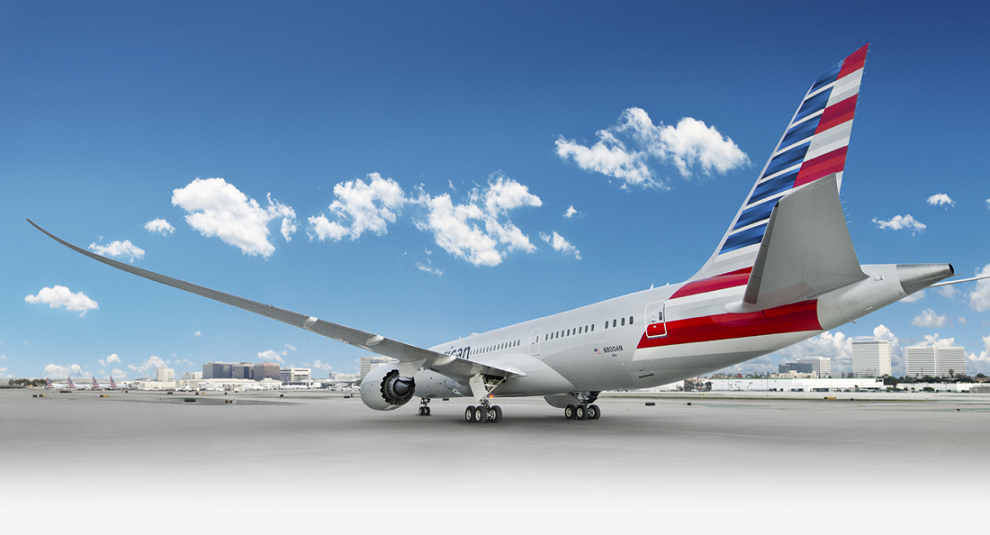 Літак American Airlines повернувся до Маямі після відмови пасажира носити маску