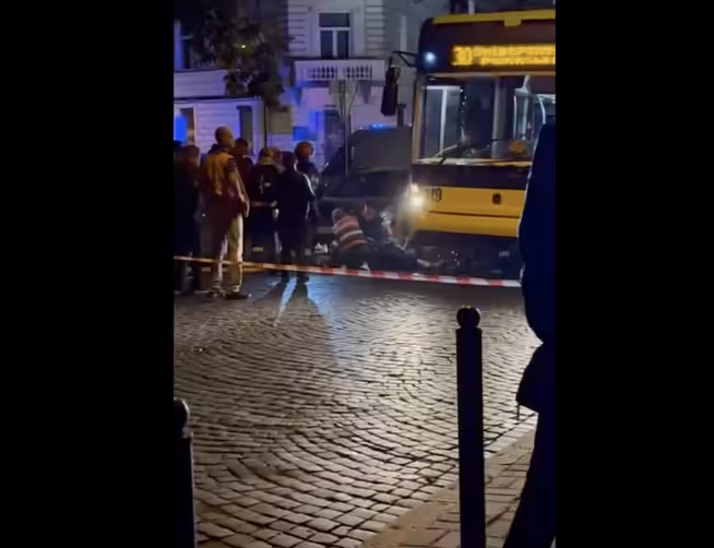 У центрі Львова тролейбус збив на смерть чоловіка