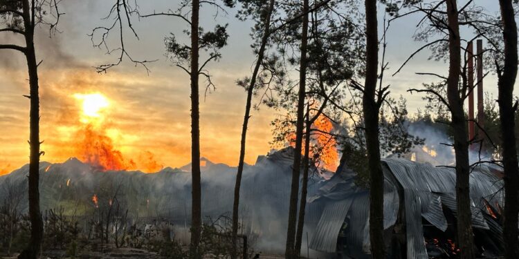 На Волині потужна пожежа спалахнула на підприємстві