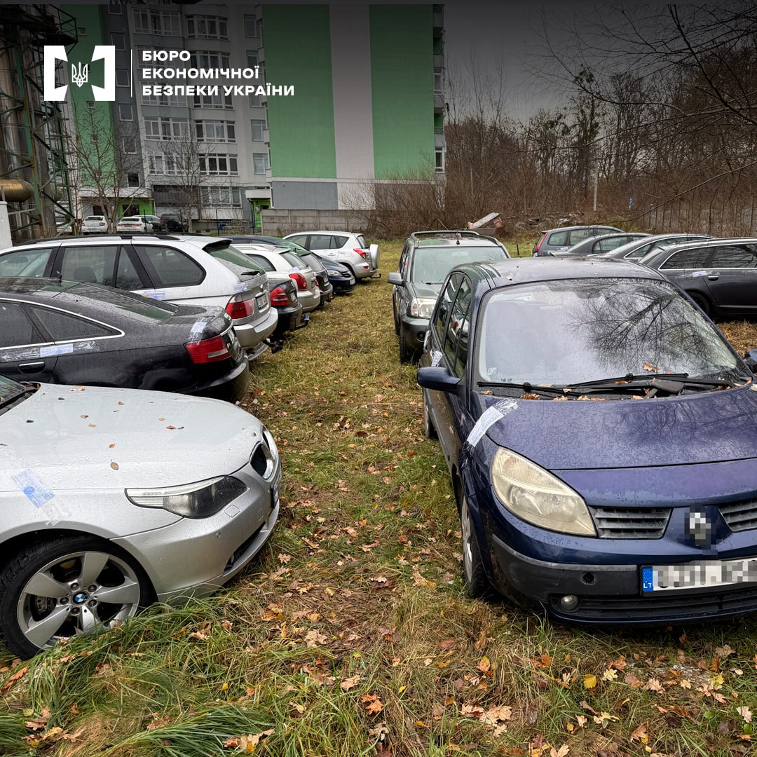 Завезли понад 700 автомобілів: на Львівщині викрили три благодійні фонди