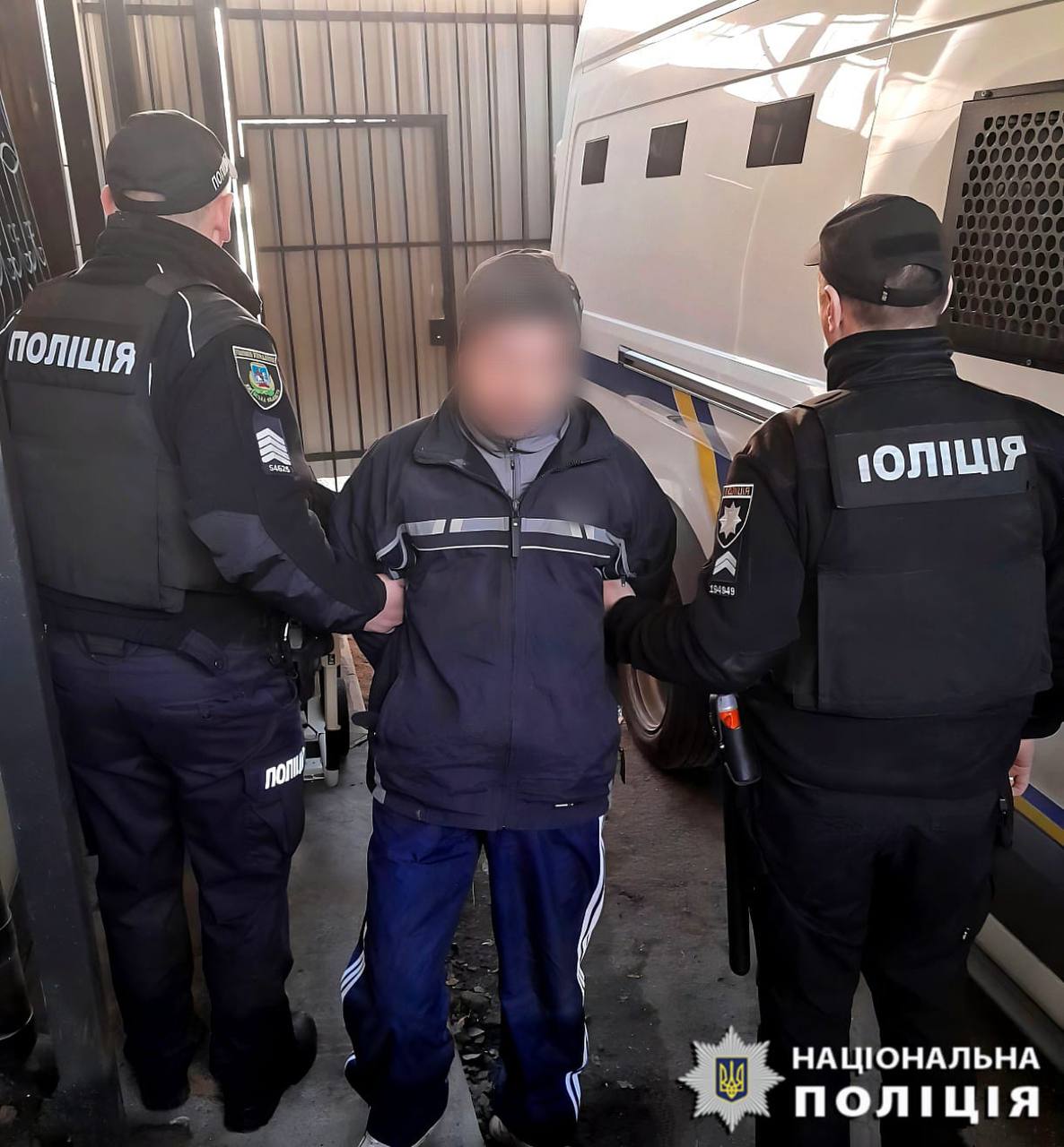 На Київщині чоловік облив жінку керосином і підпалив (фото)