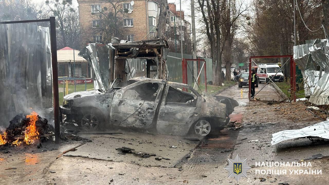 З'явилися нові фото з місця російської атаки на Київщині: Подробиці