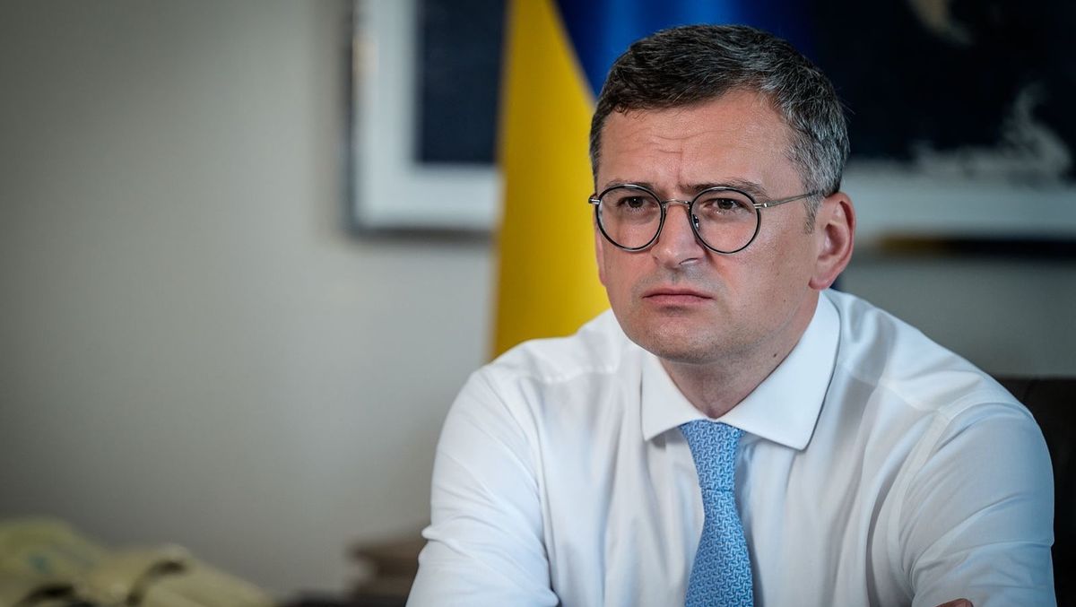 Особисті речі та подарунки: Кулеба започаткував благодійний аукціон на потреби ЗСУ