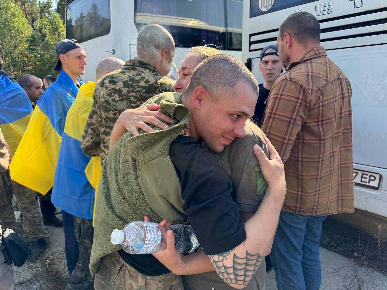 СБУ показала ексклюзивні кадри про те, як відбувався обмін полоненими