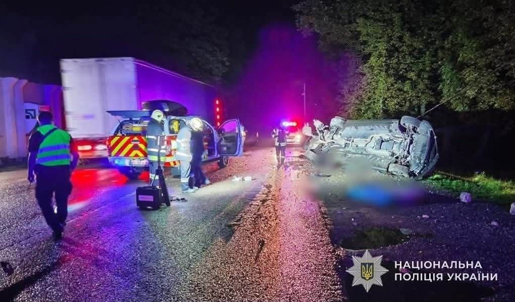 З'явилися нові фото з місця смертельної аварії на Львівщині