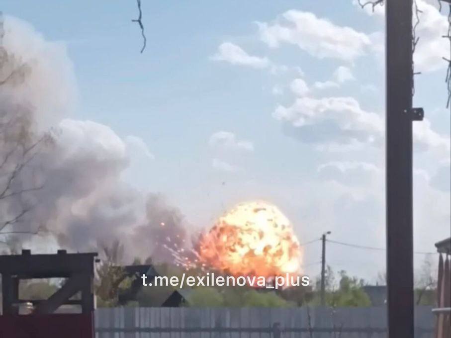 У Росії сталися потужні вибухи на одному із найбільших складів боєприпасів (відео)