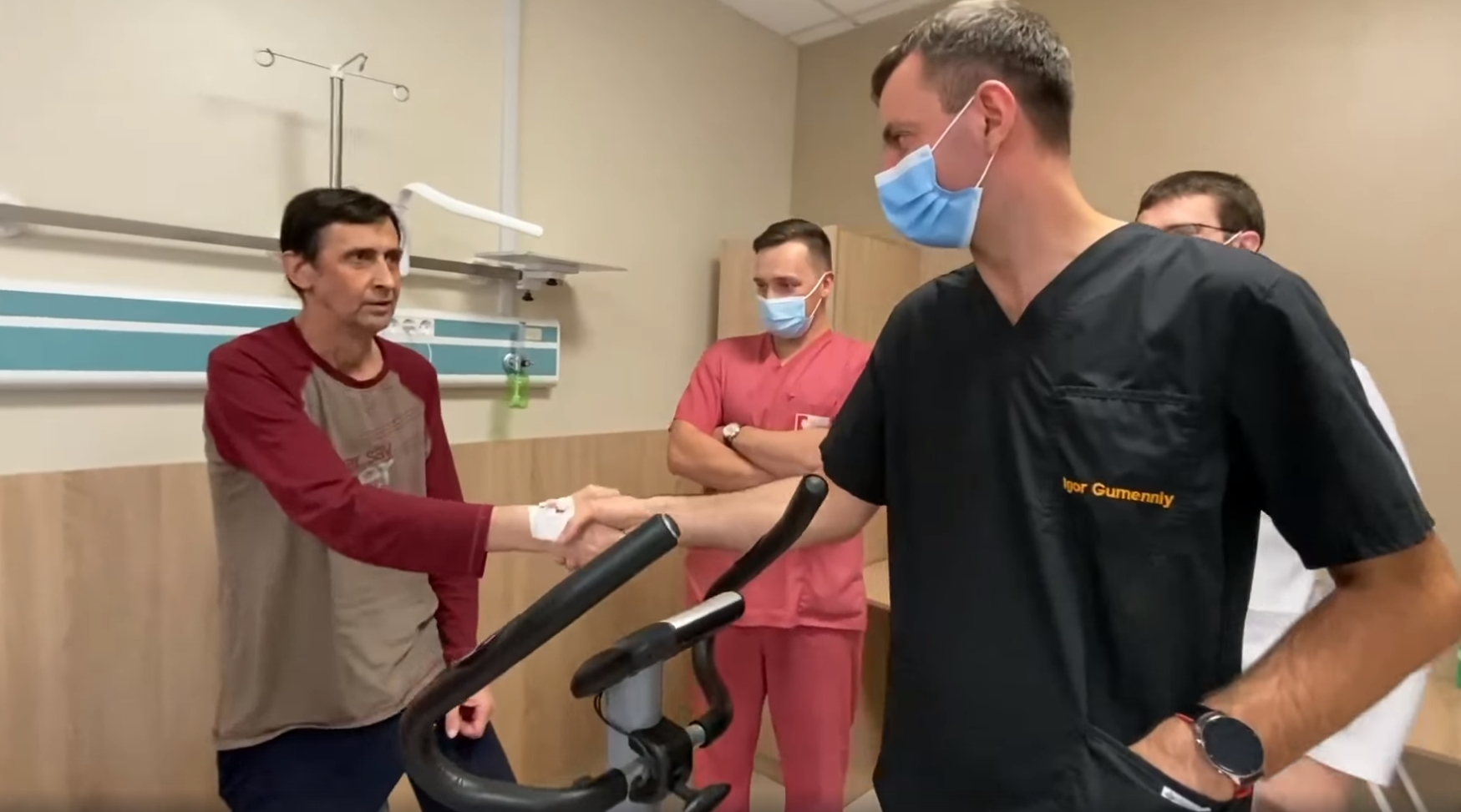 У Львові готують до виписки чоловіка, якому першому в Україні успішно пересадили легені