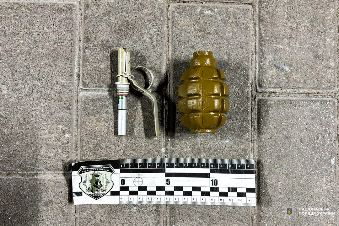 У Рівному п'яний чоловік прийшов в кафе з гранатою