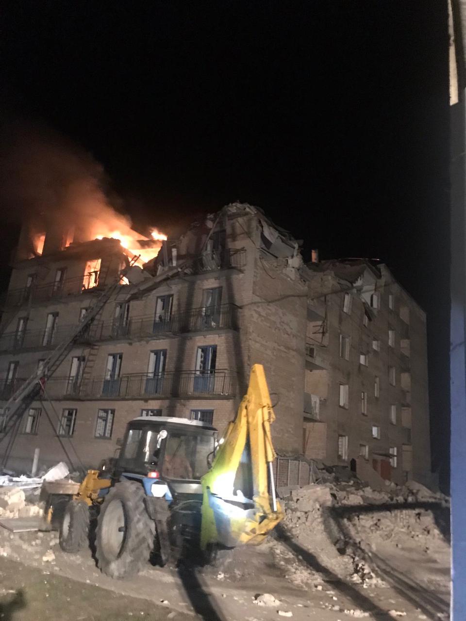 На Київщині дрони атакували гуртожиток і ліцей. Є загиблі, під завалами люди