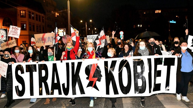 У Польщі після смерті жінки і протестів дозволили переривати вагітність при загрозі здоров’ю