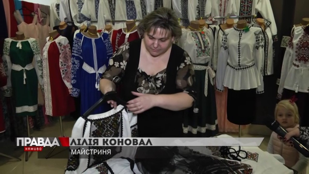 Жінка показала, як реставрує вишивки